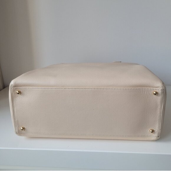 CHANEL Set Beige Tote and Insert - Picture 7 of 16